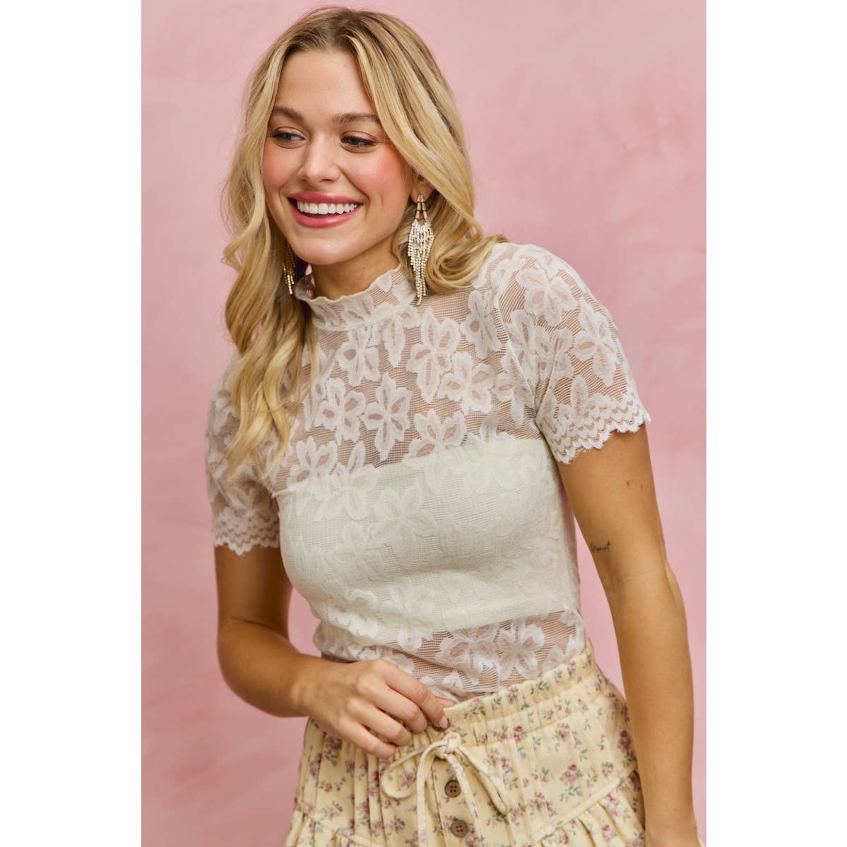 SHEER FLORAL LACE SHORT SLEEVES LAYERING KNIT TOP