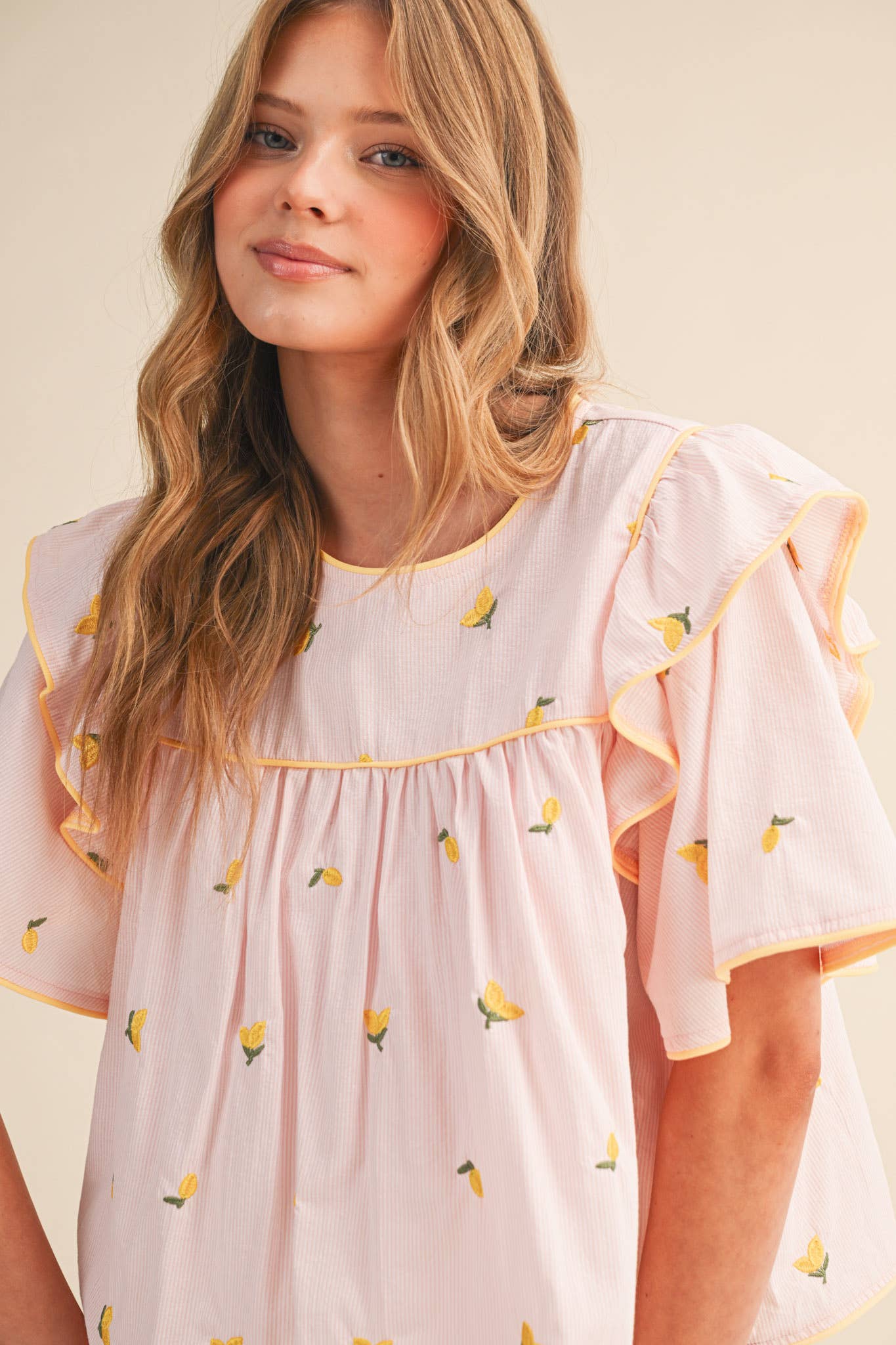LEMON EMBROIDERY CONTRAST PIPING TOP