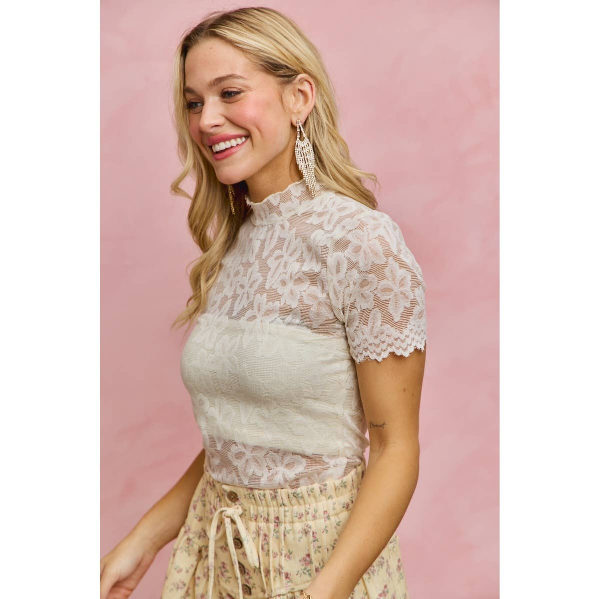 SHEER FLORAL LACE SHORT SLEEVES LAYERING KNIT TOP