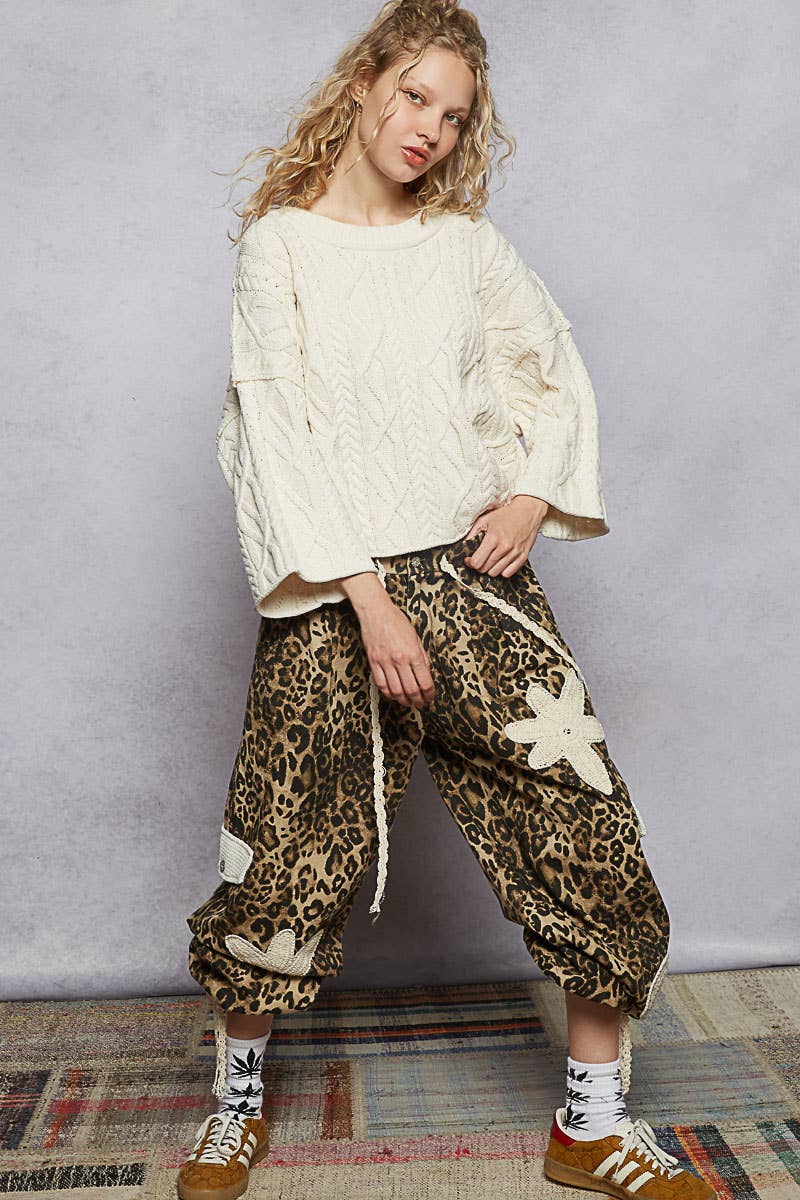 Printed pattern pleat detail woven twill pants