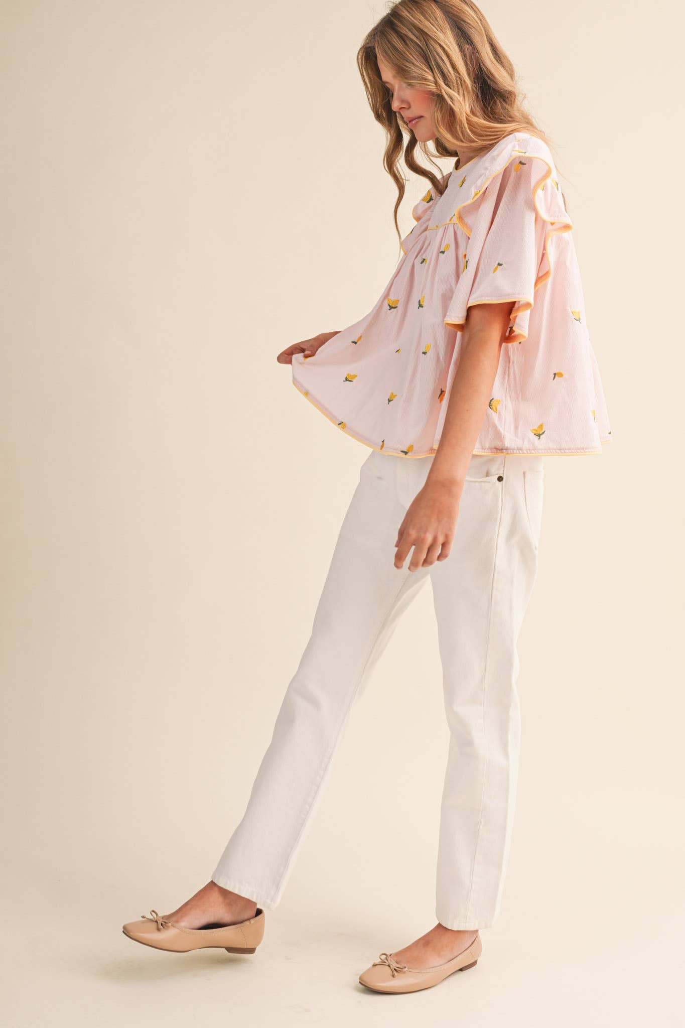 LEMON EMBROIDERY CONTRAST PIPING TOP