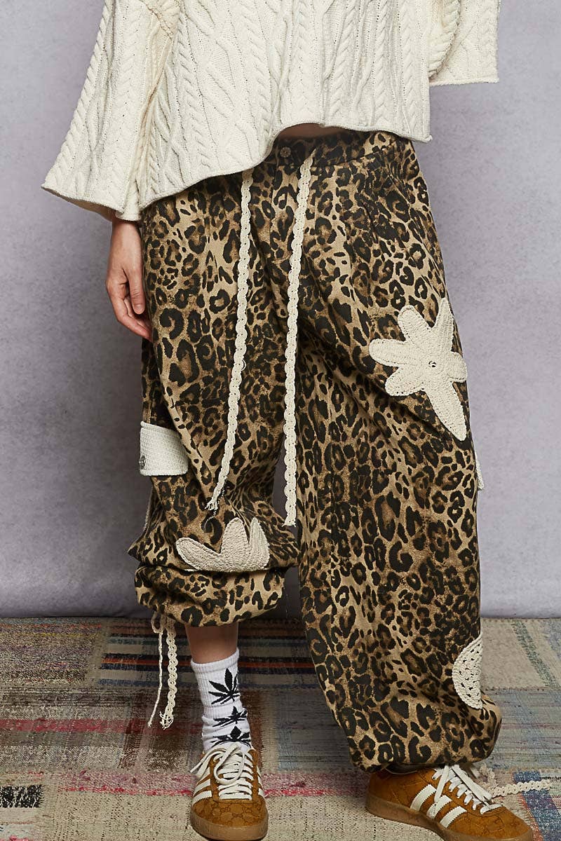 Printed pattern pleat detail woven twill pants