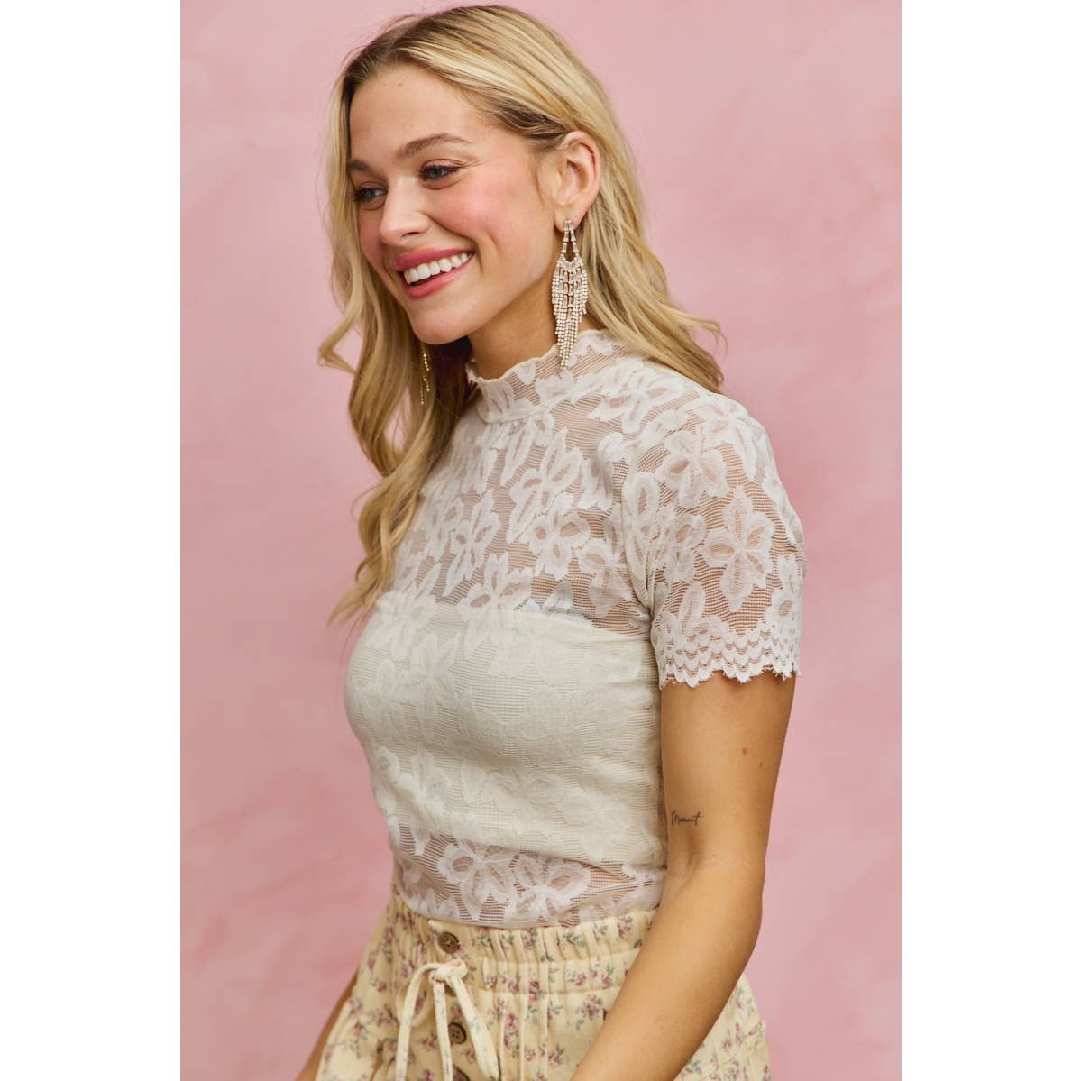SHEER FLORAL LACE SHORT SLEEVES LAYERING KNIT TOP